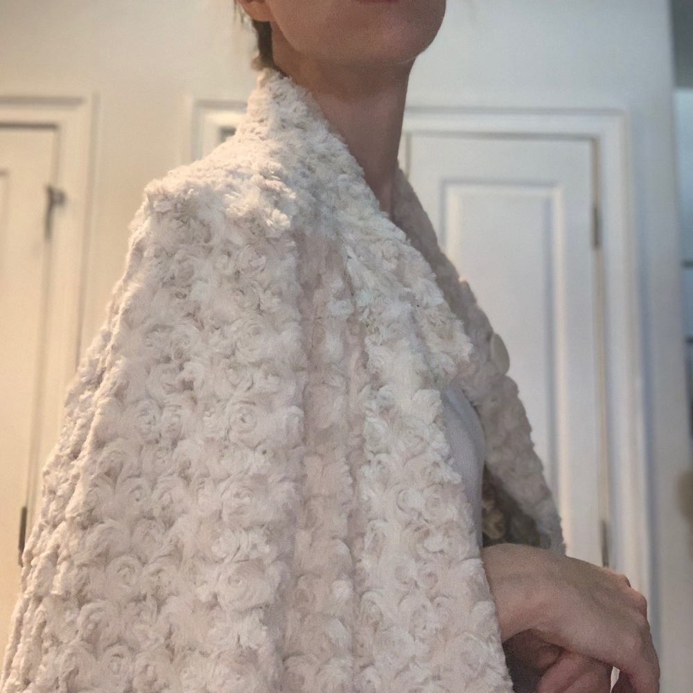 Glamorous Dennis Basso faux Persian lamb coat - Picture 2 of 15